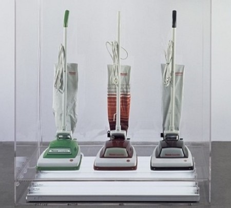 Su primera exposición: "The New"